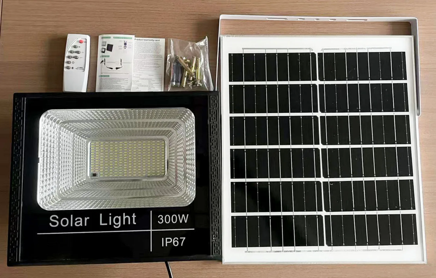 Projecteur Solaire LED 300W – Éclairage Extérieur Puissant IP66/IP67